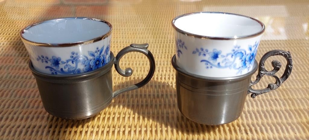 2 porceleinen kopjes met tinnen houder, Ophalen of Verzenden, Zo goed als nieuw, Overige typen