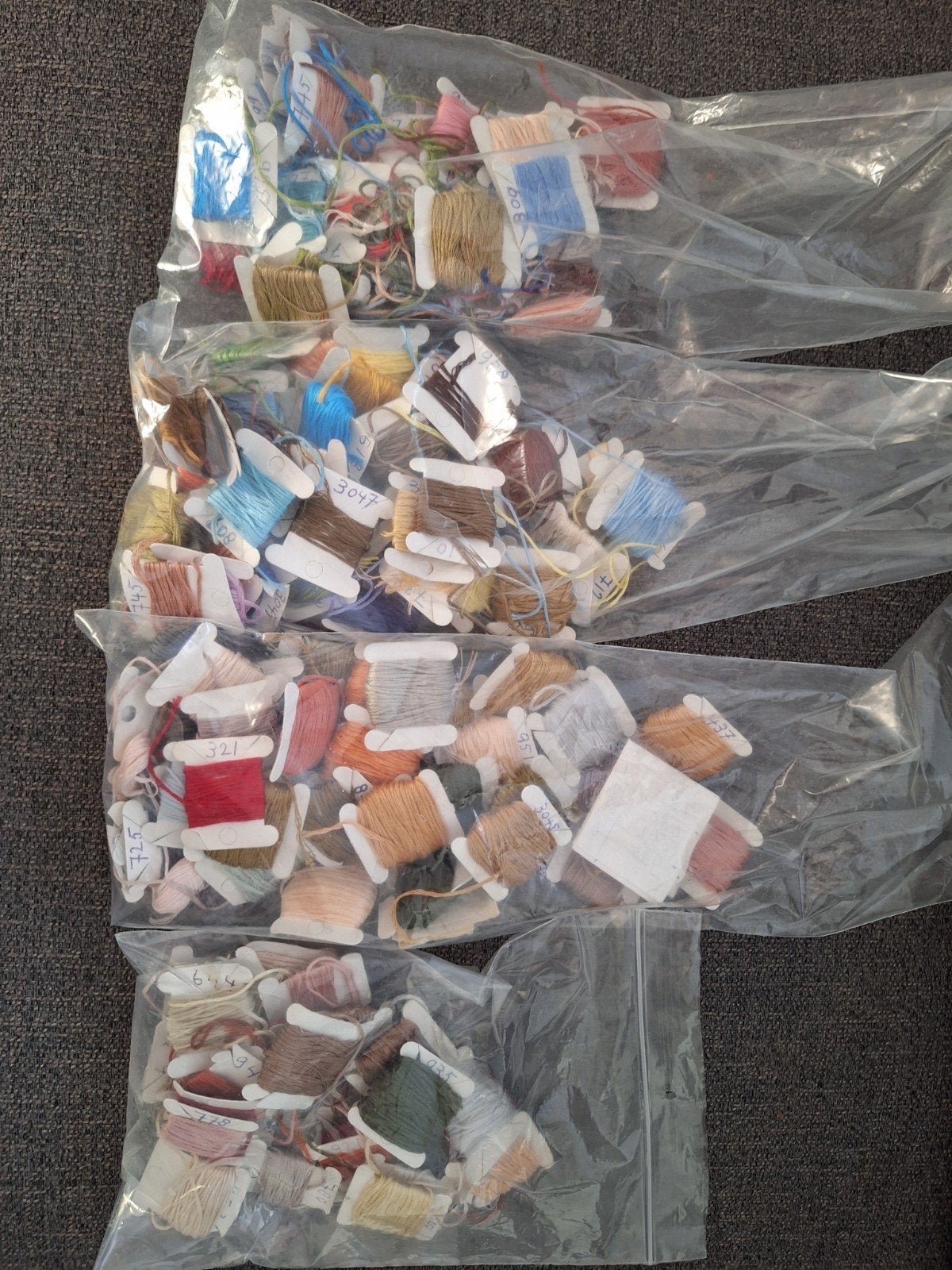 Garen voor borduren - Diverse kleuren en hoeveelheden, Ophalen of Verzenden, Gebruikt, Handborduren, Borduurgaren of Zijde