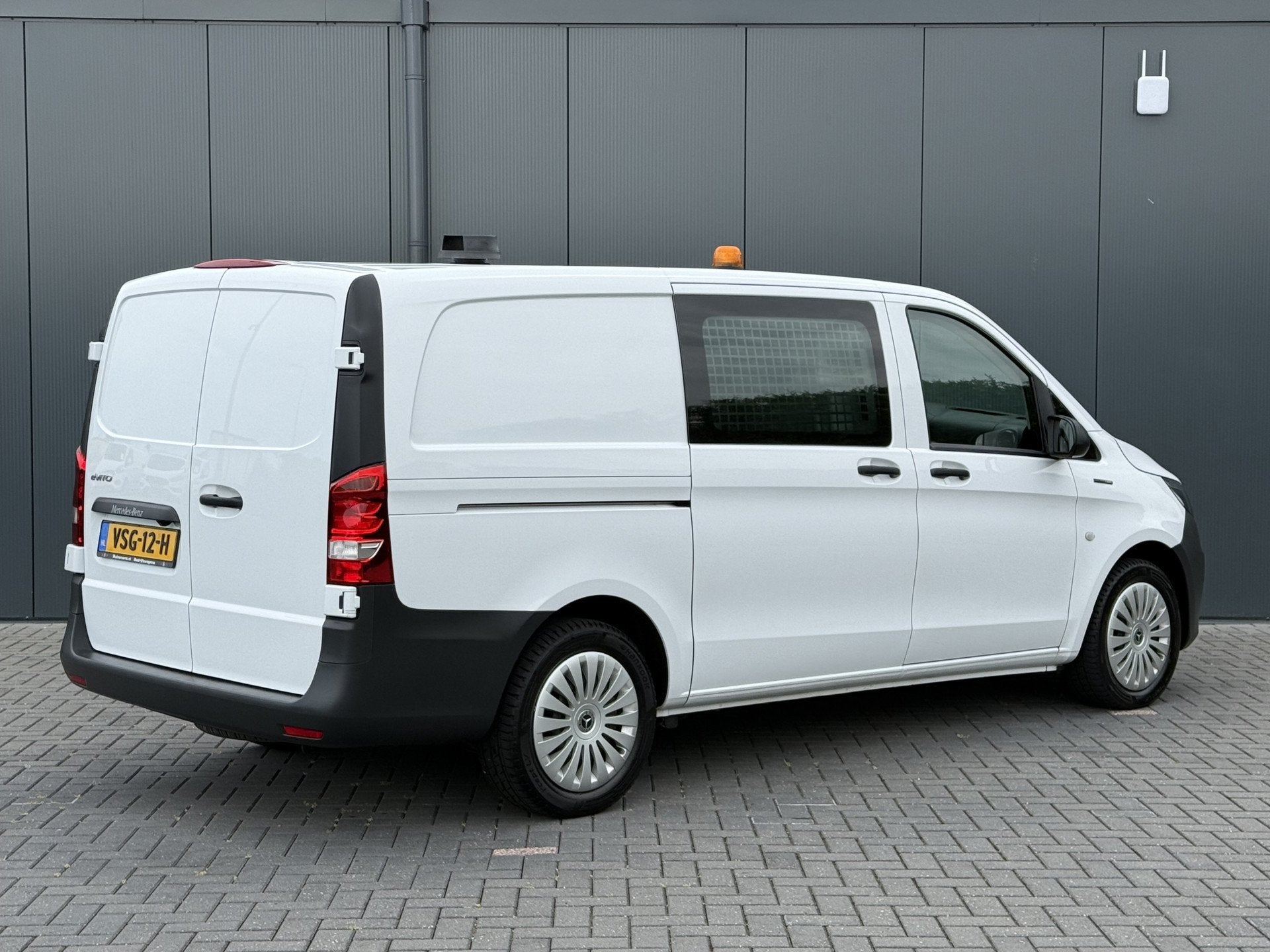 Mercedes-Benz eVito 66 kWh / FULL ELECTRIC / SOH 93% / L2H1, Gebruikt, 116 pk, Wit, 264 km