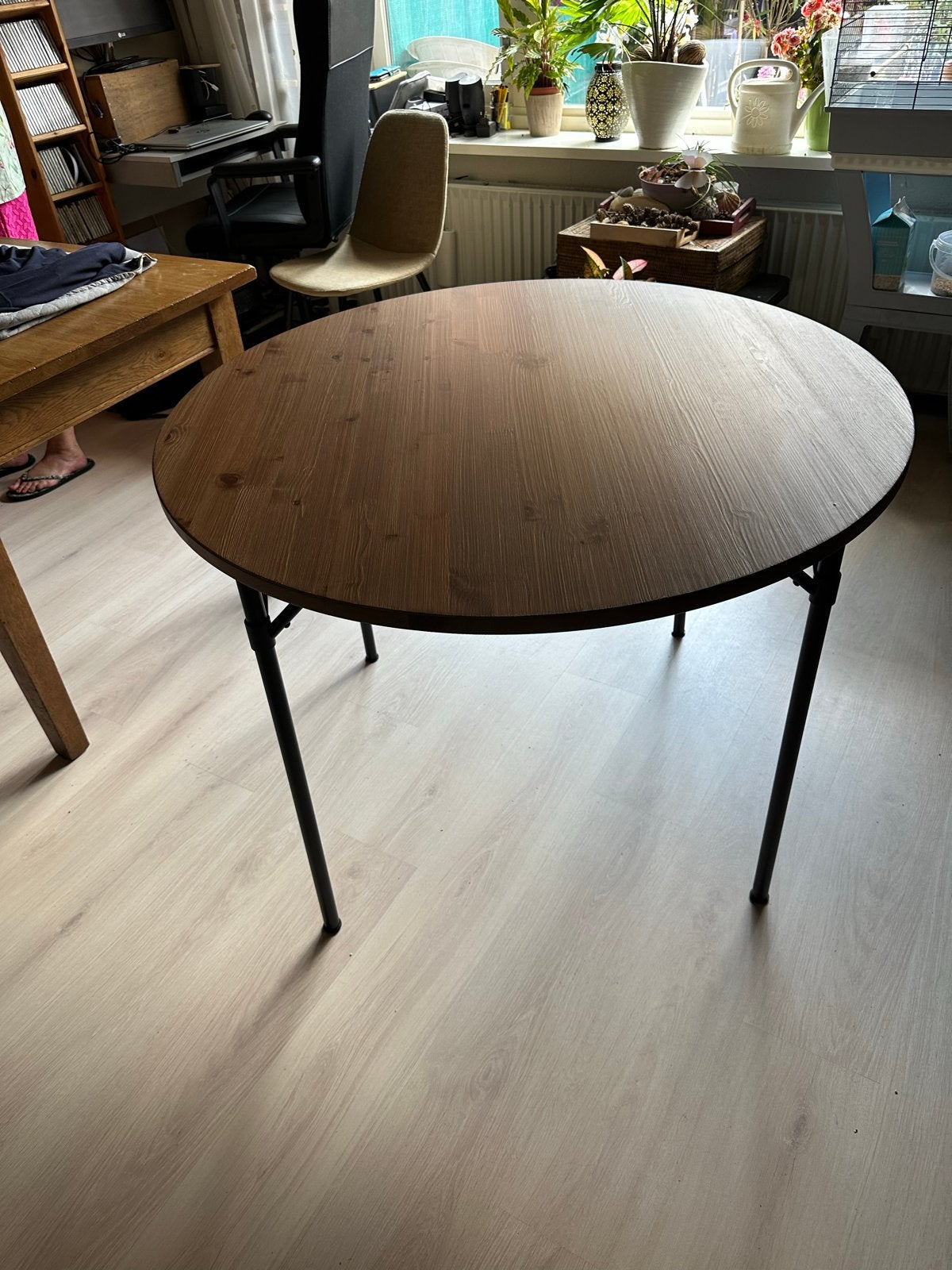 Ronde eettafel met houtlook blad en metalen poten doorsnee, Ophalen, Gebruikt, Rond, Vier personen