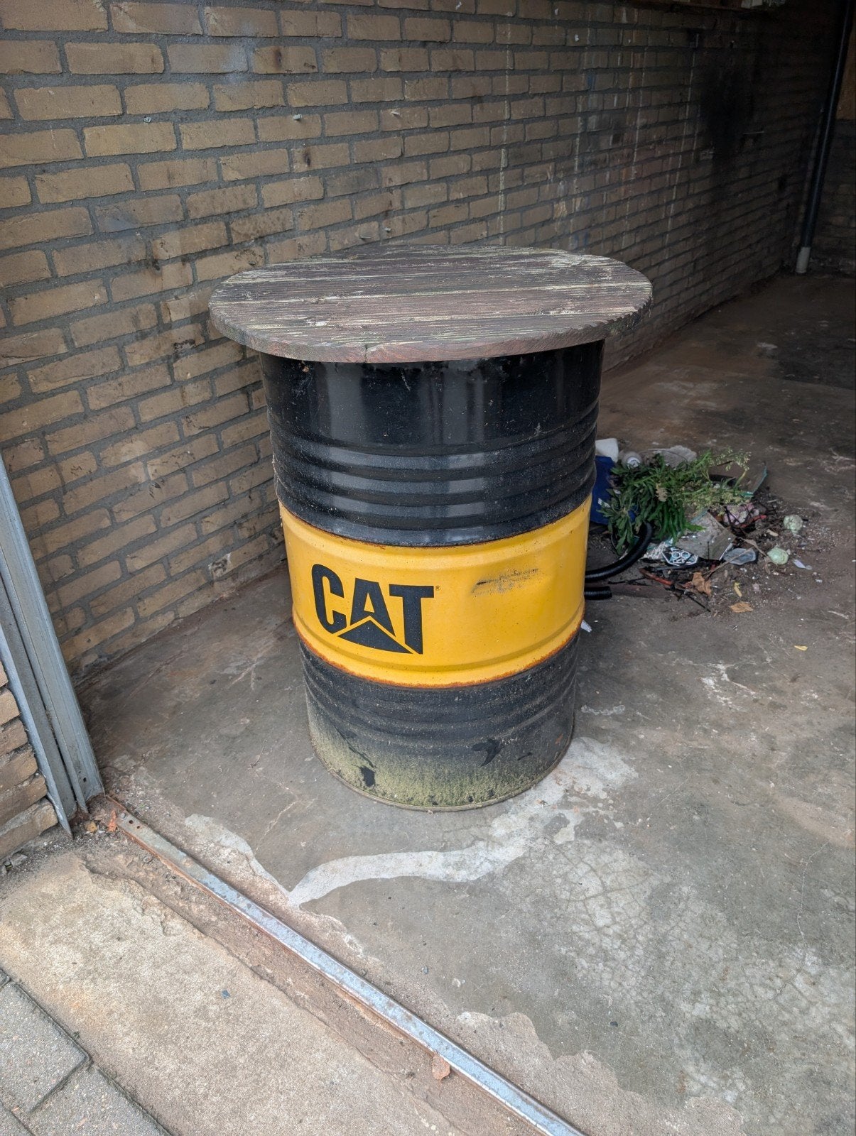 Caterpillar tafel met opbergruimte, Overige houtsoorten, Minder dan 50 cm, Gebruikt, Rond