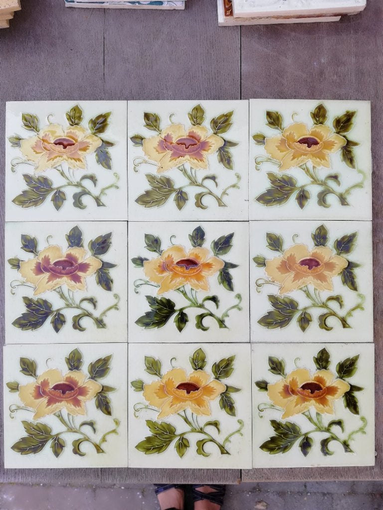 35 antieke wandtegels, gele roos in relief, 14.9x14.9 cm, Ophalen