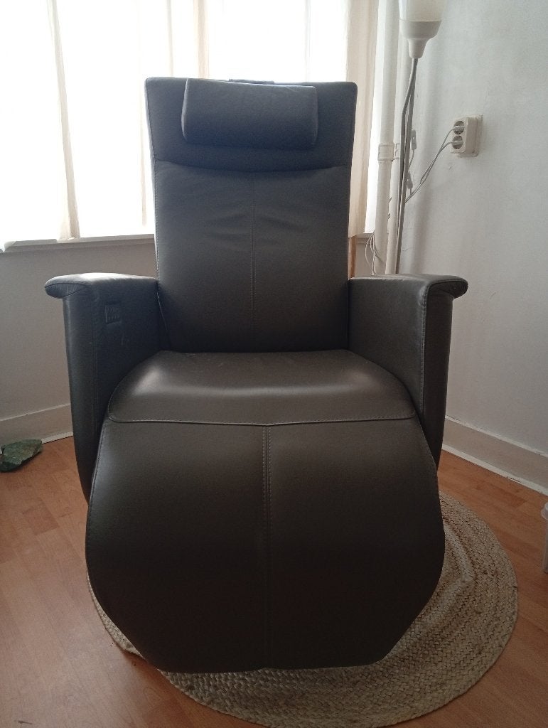 Fauteuil, elegante, snoerloze sta-op fauteuil (Prominent), Ophalen, Modern, Italiaans design, Zo goed als nieuw, Leer