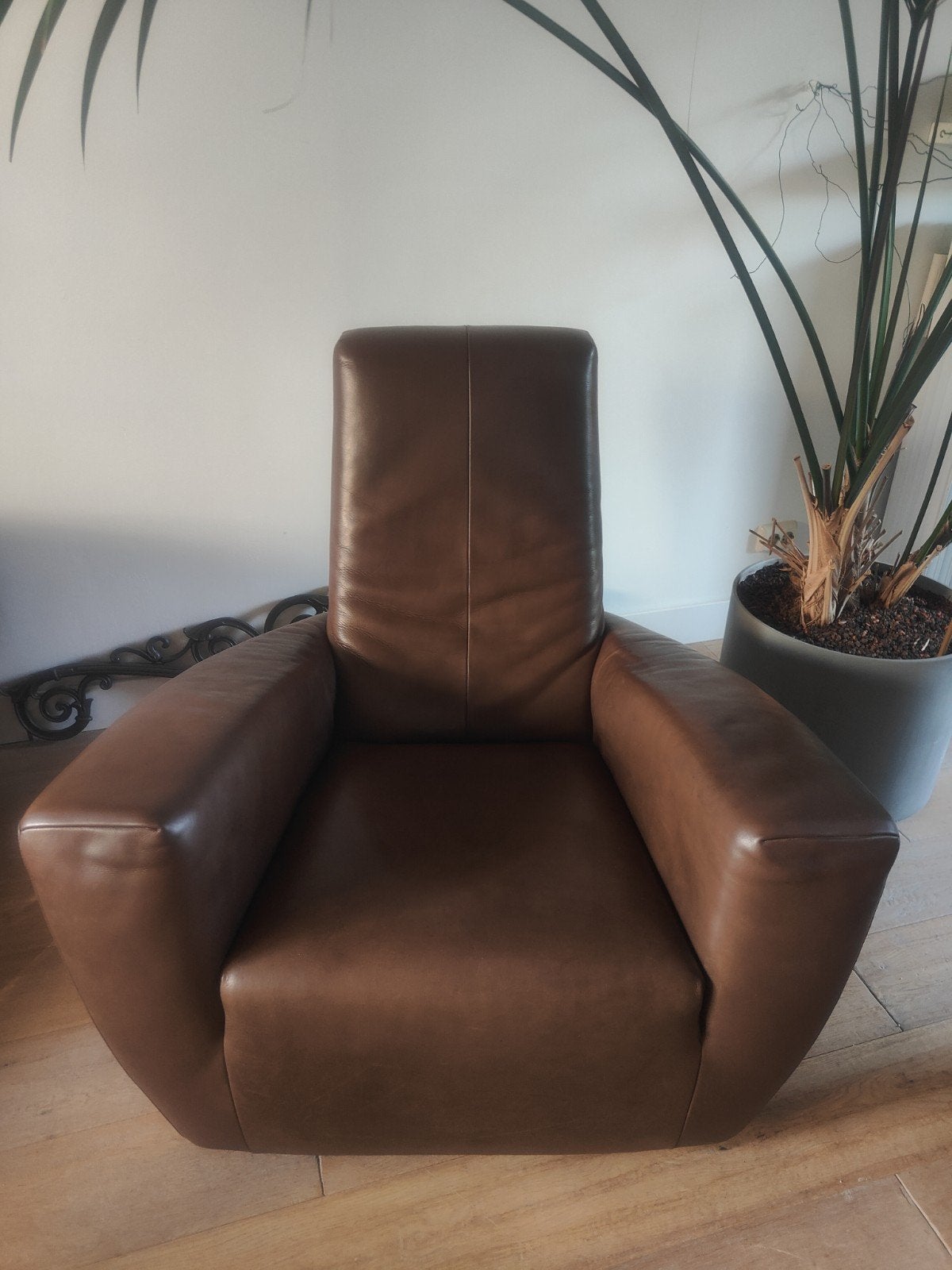 Label Longa fauteuil Design Gerard van den Berg bruine leren, Tijdloos, Modern, Ophalen of Verzenden, Zo goed als nieuw, 75 tot 100 cm
