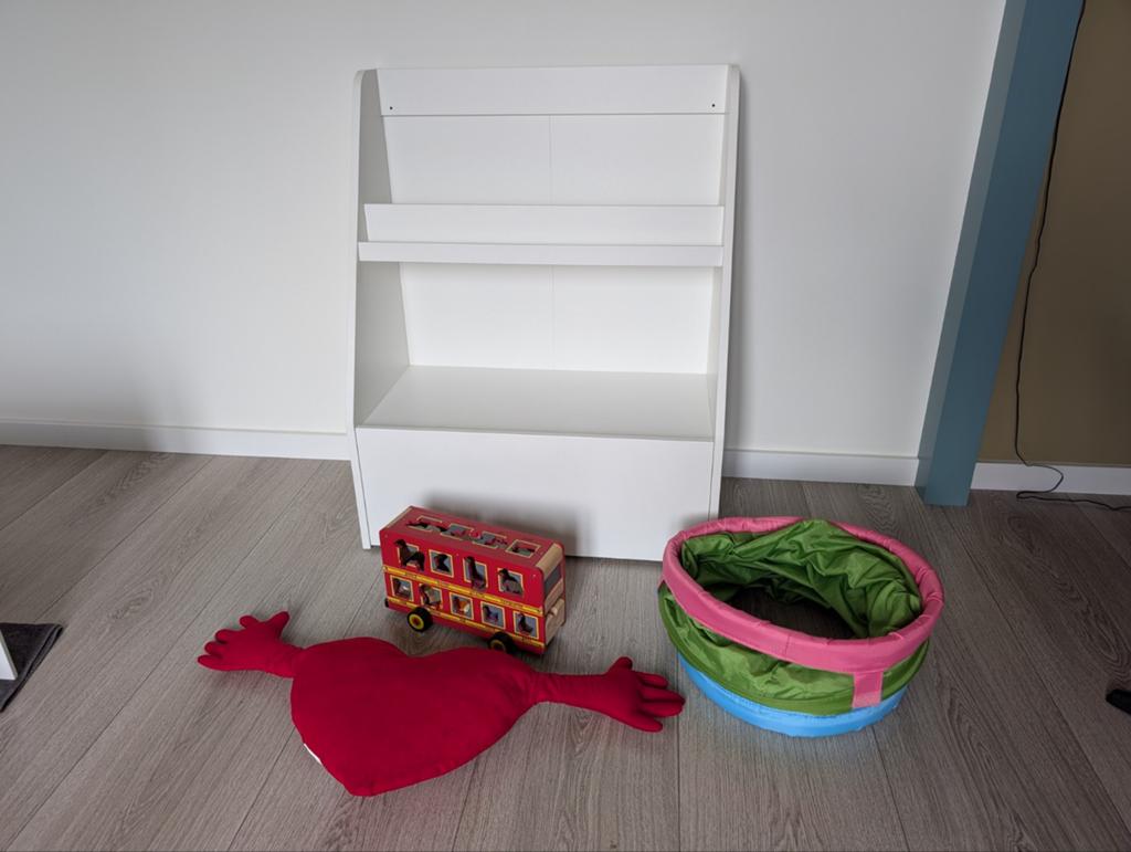 Boekenkast IKEA BERGIG met opbergruimte en speelgoed, Ophalen, Met plank(en), 50 tot 100 cm, Zo goed als nieuw