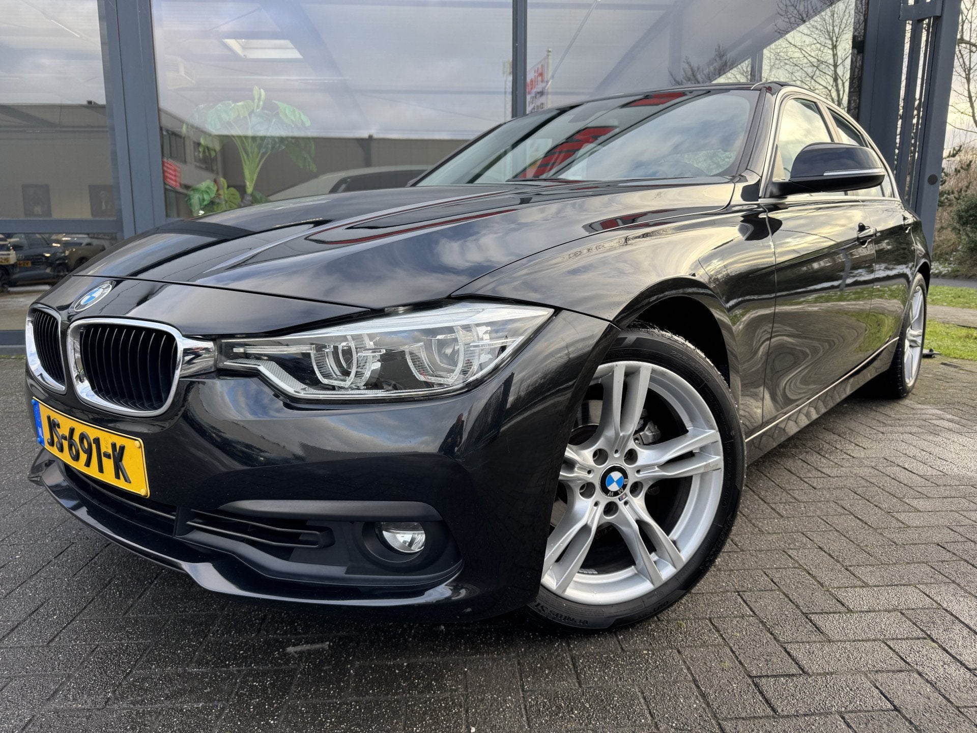 BMW 3 Serie 318i Centennial Executive (bj 2016, automaat), Auto's, Automaat, 12 maanden, Gebruikt, Zwart