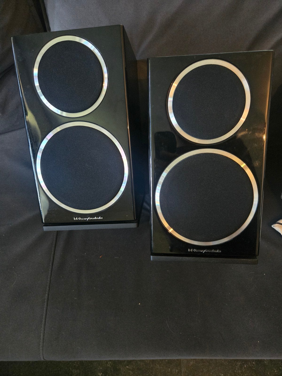 Wharfdale 220 speakers