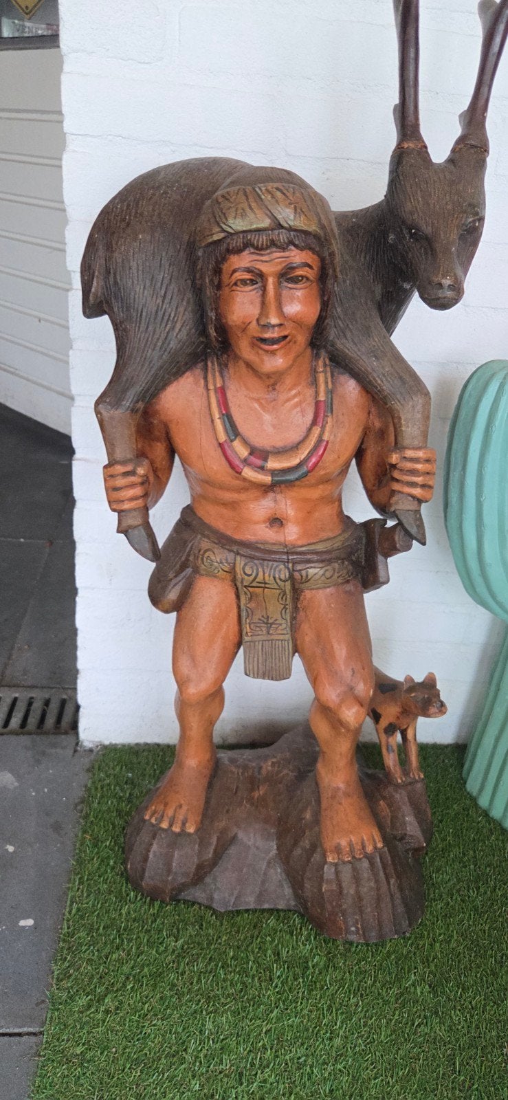 Indiaan met hert op zijn nek, Ophalen, 50 - 100 cm, Handgemaakt, Beeld