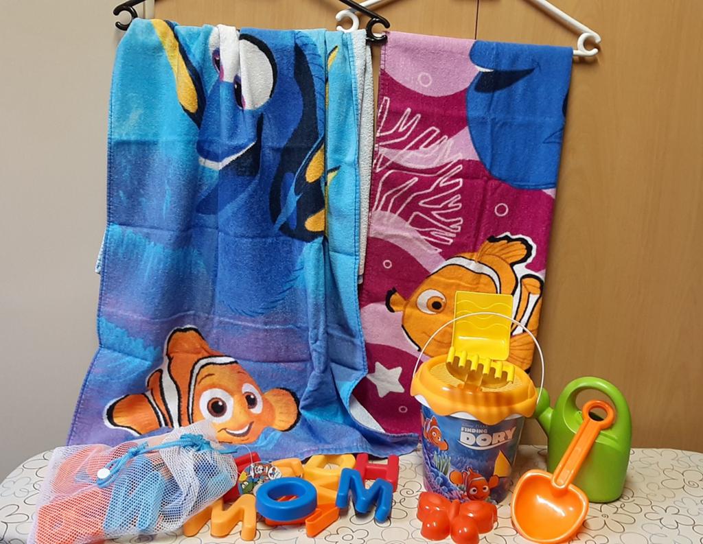 Finding Dory strandset/zandbakset en twee handdoeken, Ophalen of Verzenden, Zo goed als nieuw