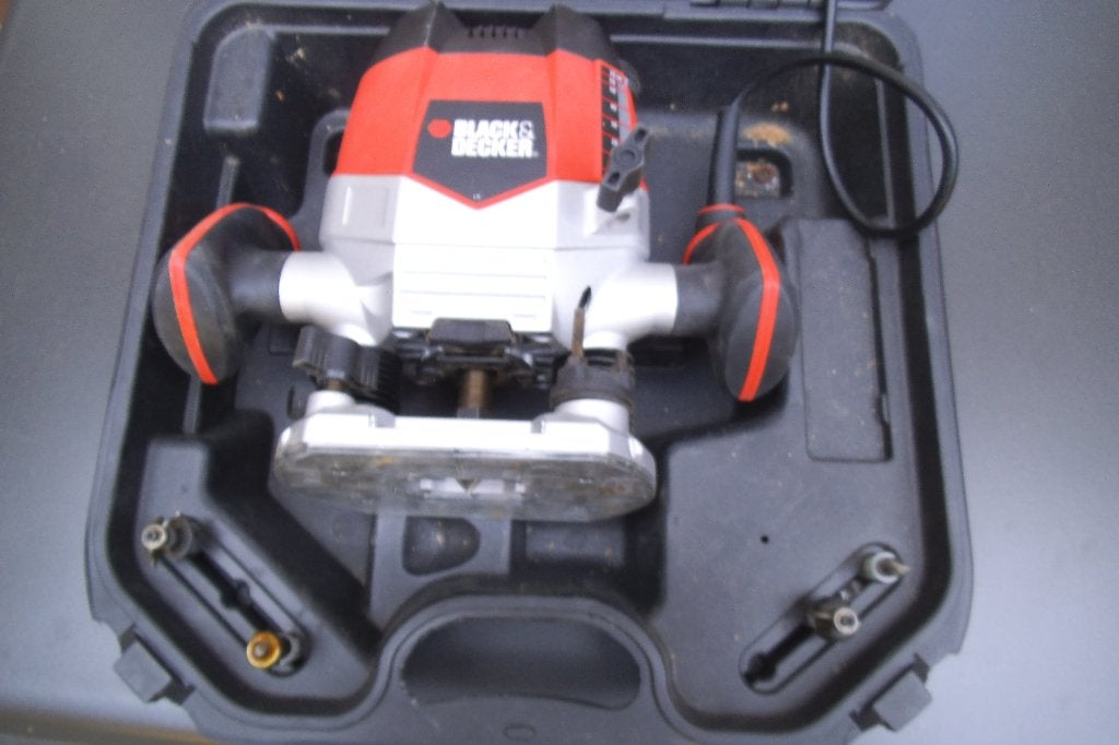 Te koop BLACK & DECKER boven frees 1200 w in koffer, Ophalen of Verzenden, Bovenfrees, Elektrisch, Black & Decker