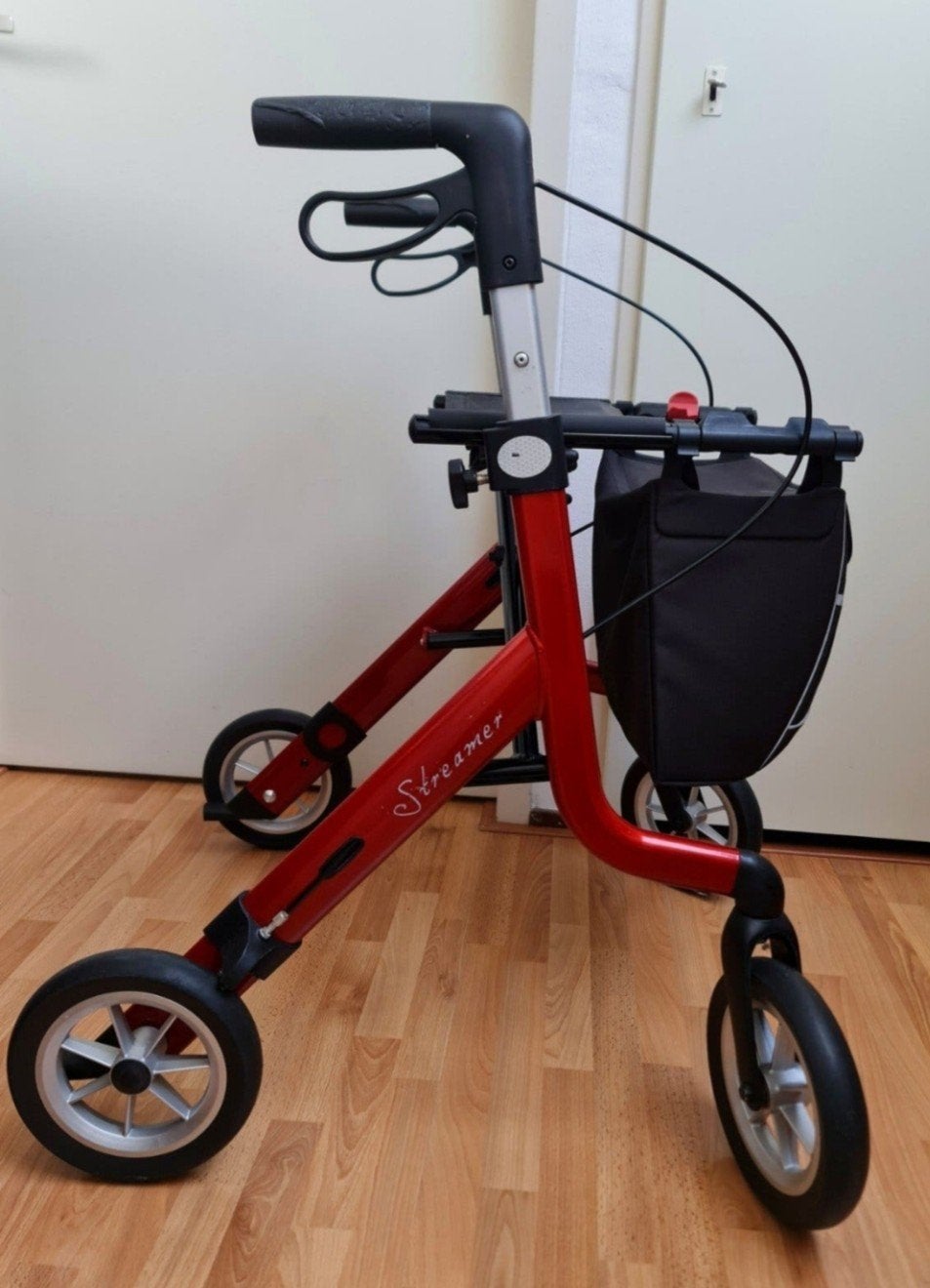 Rollator Rehasense Streamer lichtgewicht z.g.a.n.  rood, Ophalen, Lichtgewicht, Zo goed als nieuw