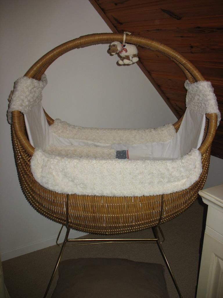 Nostalgische wieg baby, rieten mand op onderstel, Ophalen, Gebruikt, Wieg
