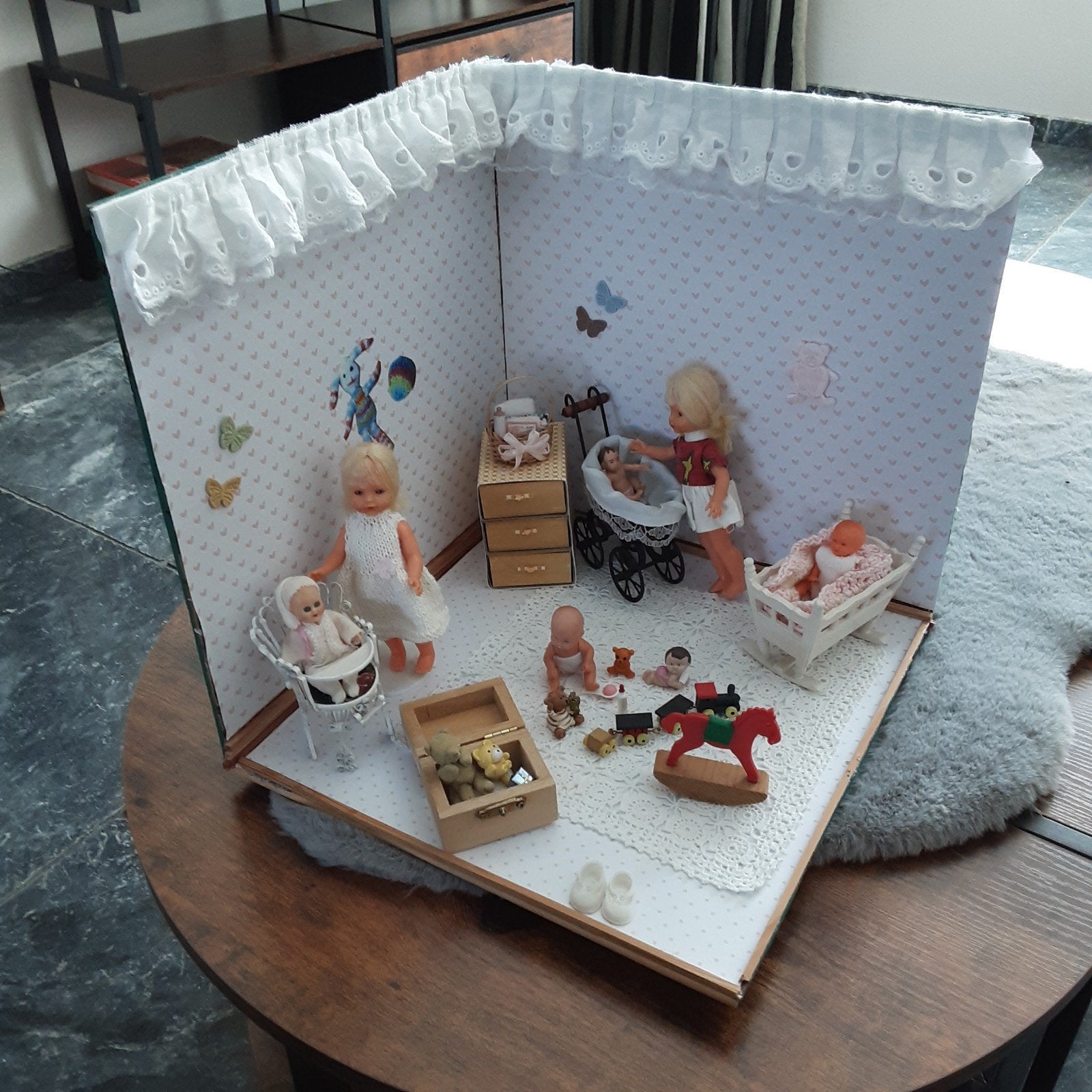 Miniatuur Poppenhuis Babykamer met Poppen en Meubels, Ophalen