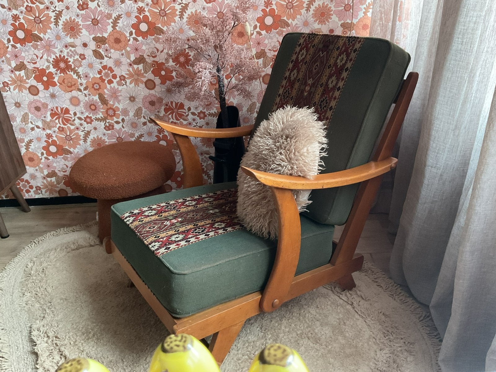 Oude vintage rokers stoel, Ophalen