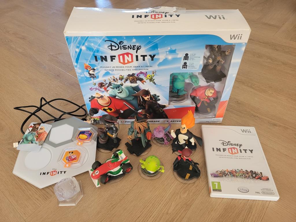 Wii Disney Infinity Starterpack met 7 extra figuren, Avontuur en Actie, 2 spelers, Ophalen of Verzenden, Zo goed als nieuw