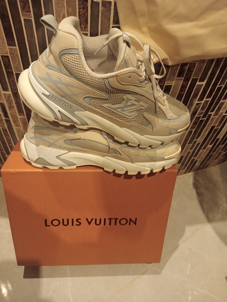 Louis vuitton sneakers 44,45 beige!! Zgan, Overige kleuren, Ophalen of Verzenden, Louis Vuitton, Sneakers of Gympen
