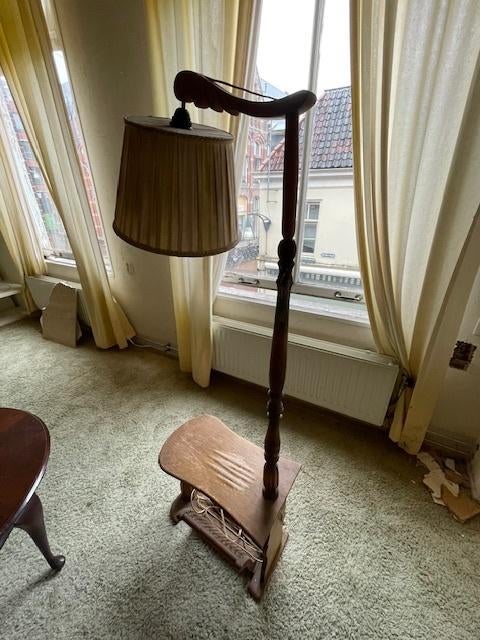 krantenbak met lamp, Ophalen