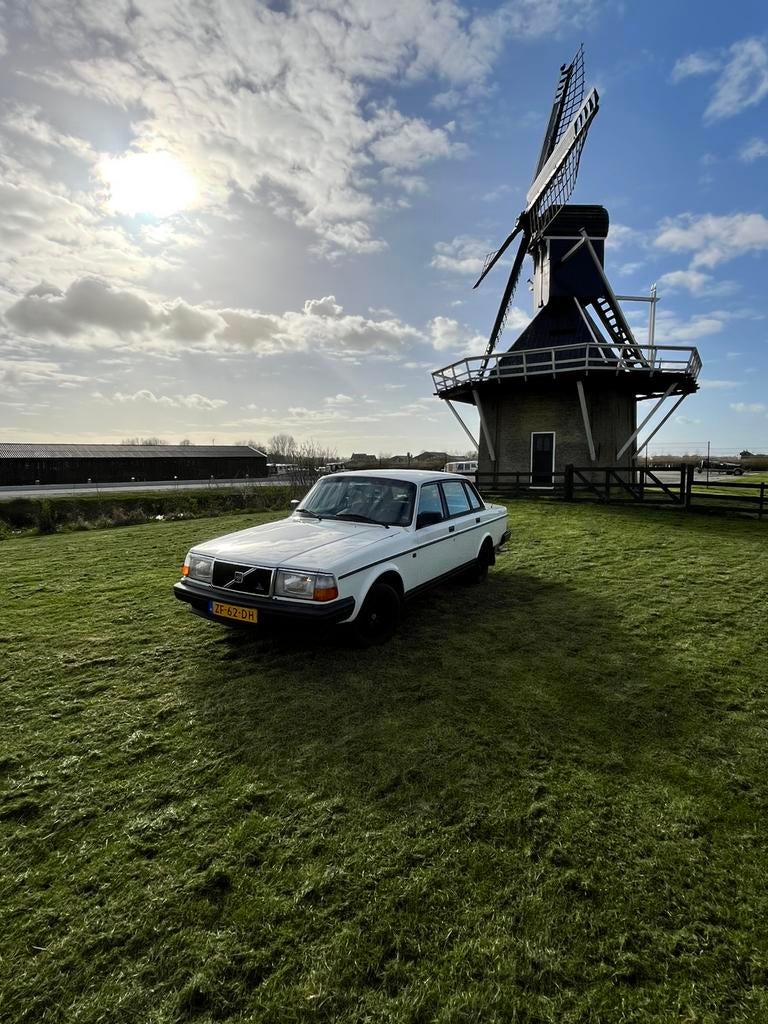 Volvo 240 2.3 DL U9 1991 Wit, Auto's, Volvo, Particulier, Benzine, Sedan, Handgeschakeld, Origineel Nederlands, Wit, Grijs, Stof