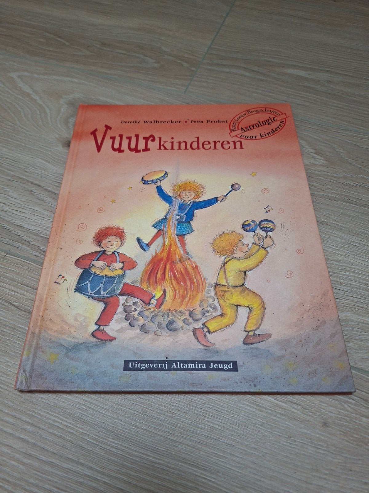 Boek Vuurkinderen - Dorothé Walbrecker / Petra Probst, Ophalen of Verzenden, Gelezen, Dorothé Walbrecker, Prentenboek
