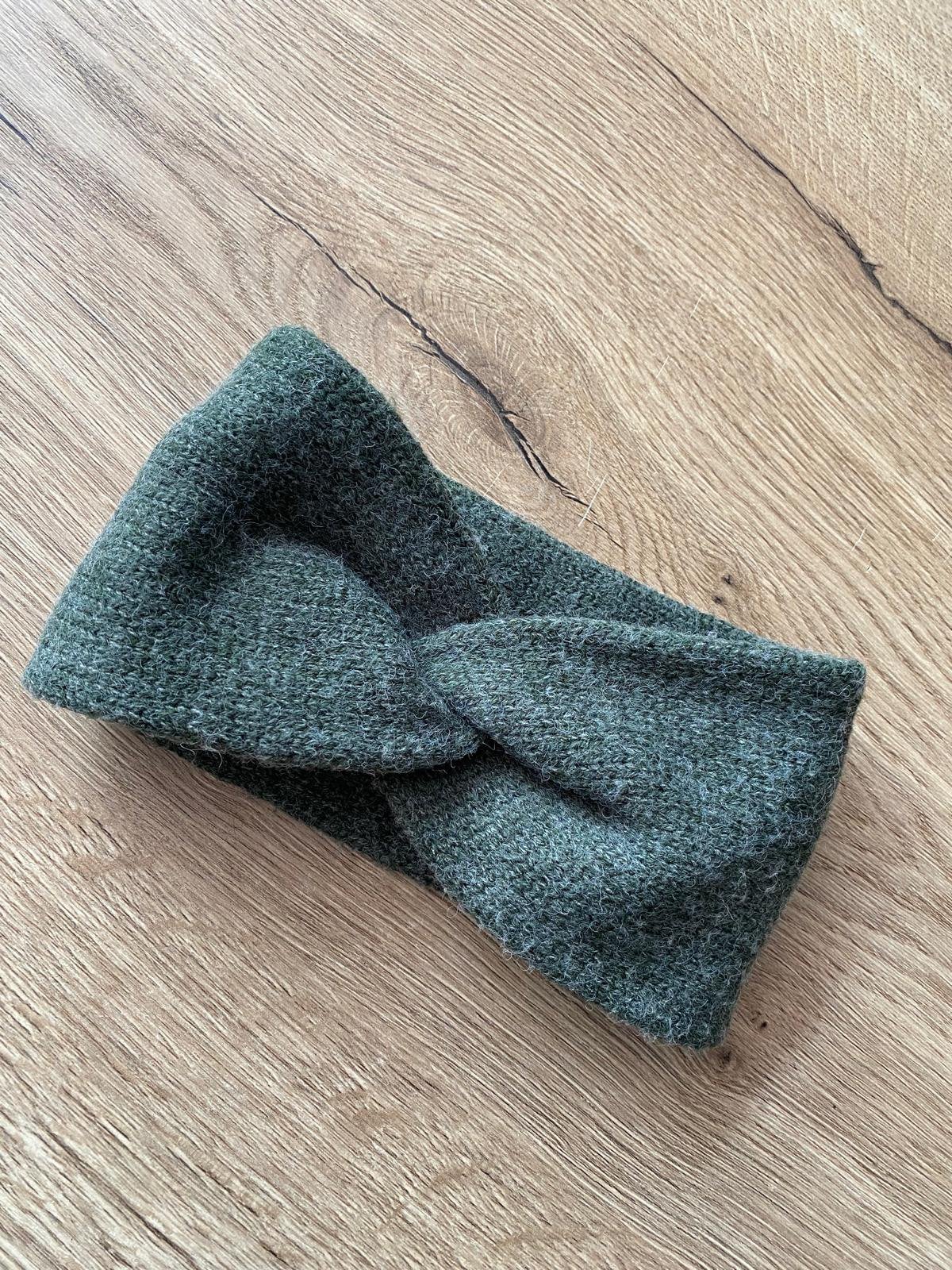Gebreide haarband olijfgroen met knoop  Baby peuter 1-2 jaar, Kinderen en Baby's, Ophalen of Verzenden, Zo goed als nieuw, Meisje