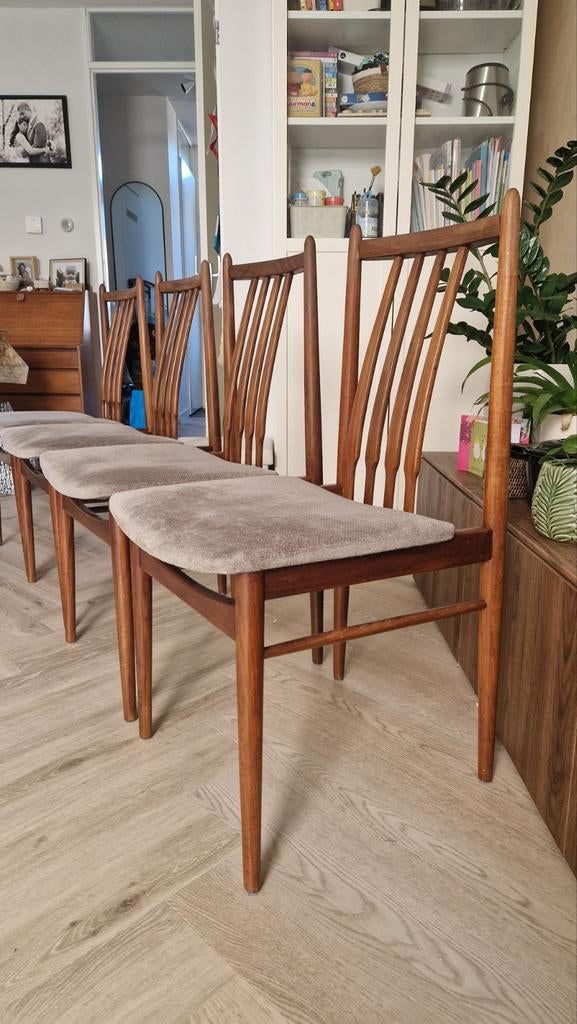 4 Vintage teak houten eetkamerstoelen, Antiek en Kunst, Antiek | Meubels | Stoelen en Banken, Ophalen