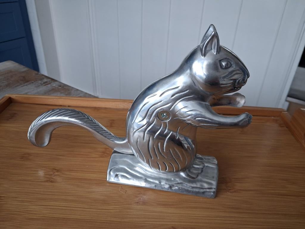 Mooie metalen notenkraker (eekhoorn), Ophalen of Verzenden