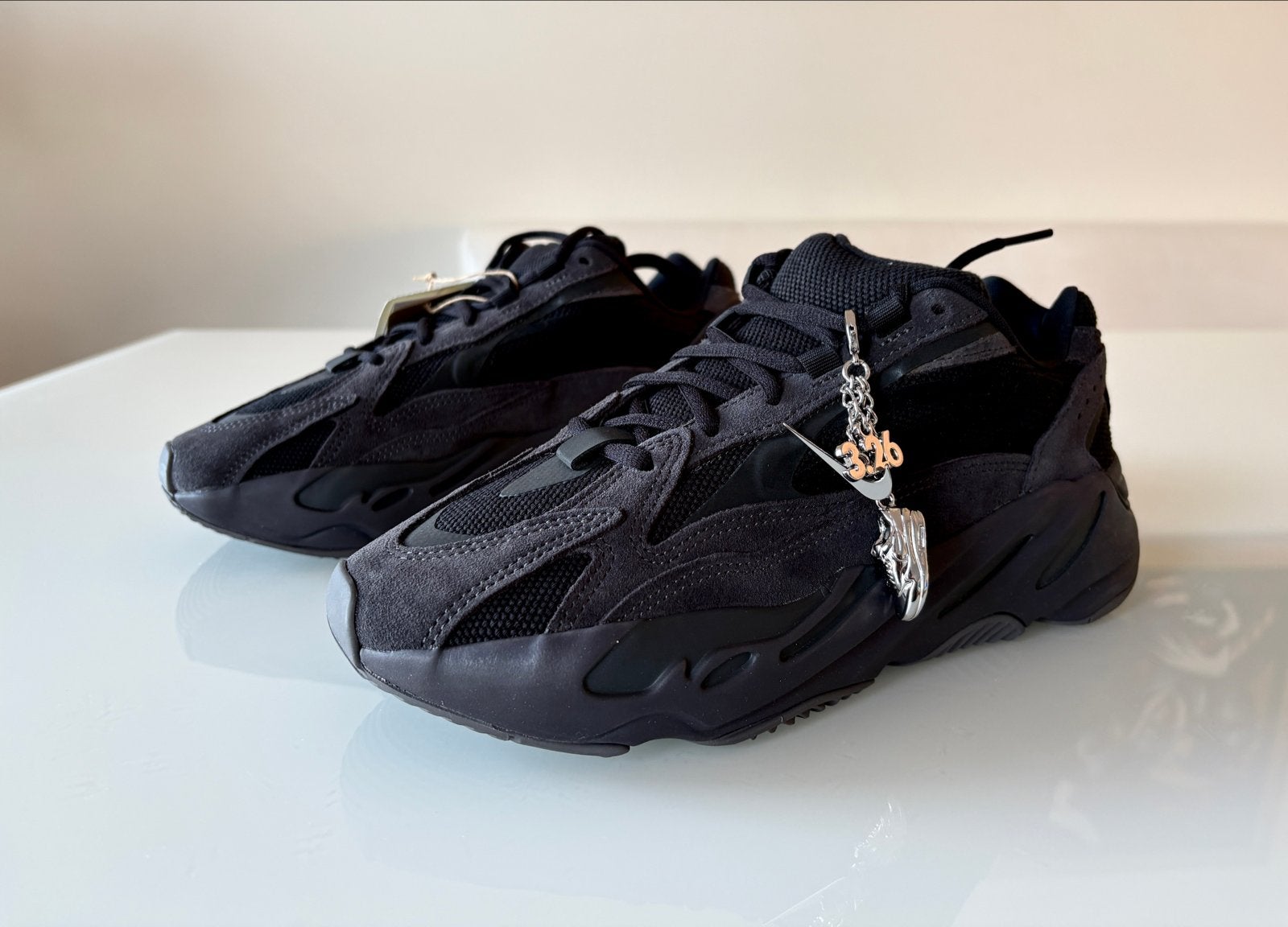 Adidas Yeezy Boost 700 V2 Vanta  | 42, Ophalen, Nieuw, Zwart, Sneakers of Gympen