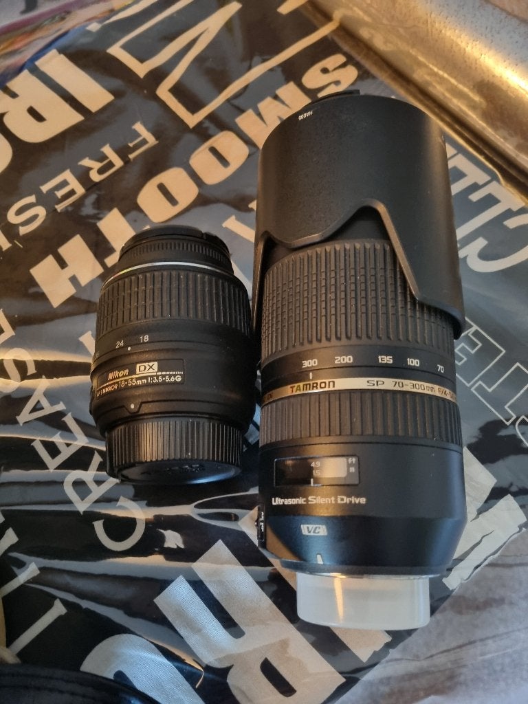 Nikon spiegelreflexcamera met twee lenzen en tas, Ophalen, Gebruikt
