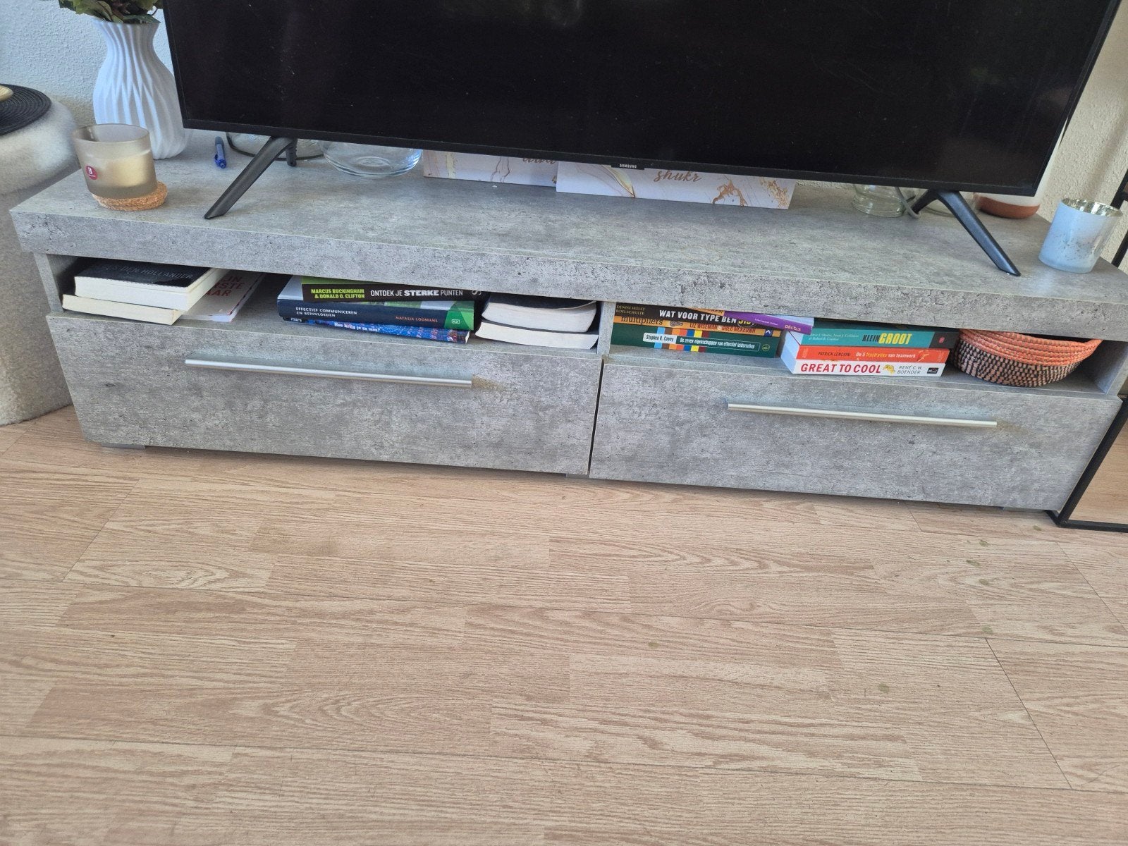 Modern TV meubel 140x40x35 cm met lades, Gebruikt, 100 tot 150 cm, Ophalen of Verzenden, Minder dan 100 cm
