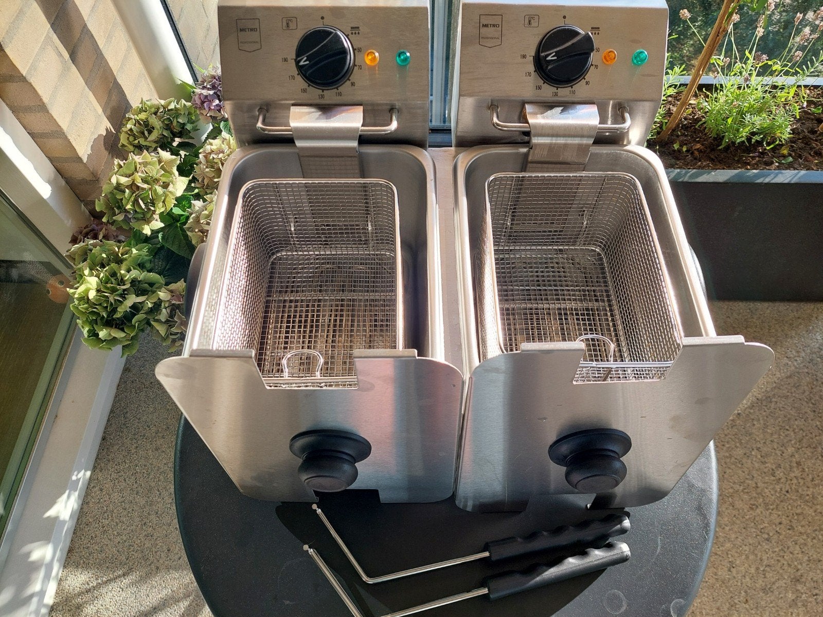 TE KOOP PROFESSIONELE DUBBELE FRITEUSE METRO GDF 3024, 4 liter of meer, Ophalen, Nieuw