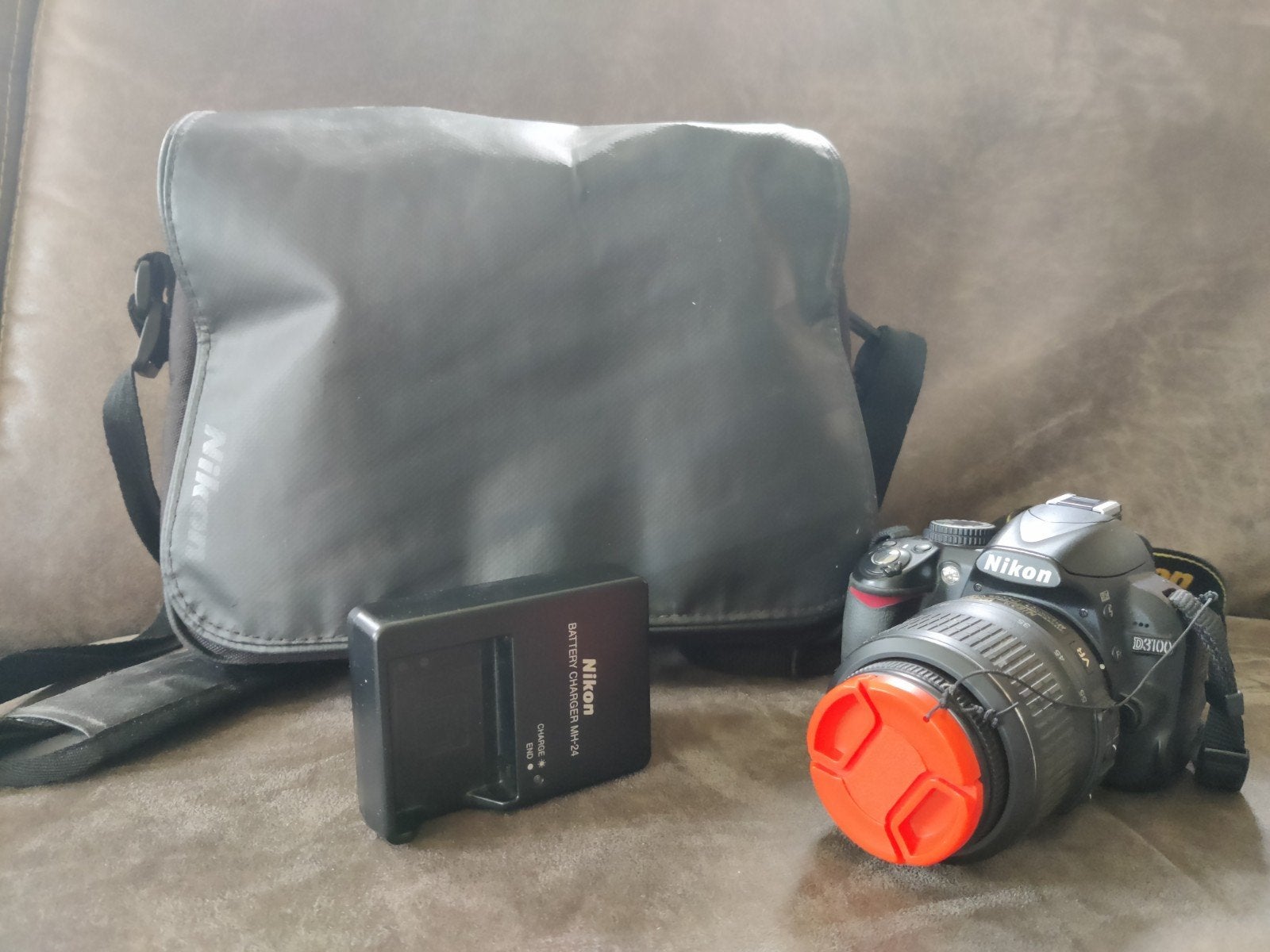 Nikon D3100 Spiegelreflexcamera met 18-55mm lens en tas, Spiegelreflex, Cameratas, Ophalen of Verzenden, Zo goed als nieuw