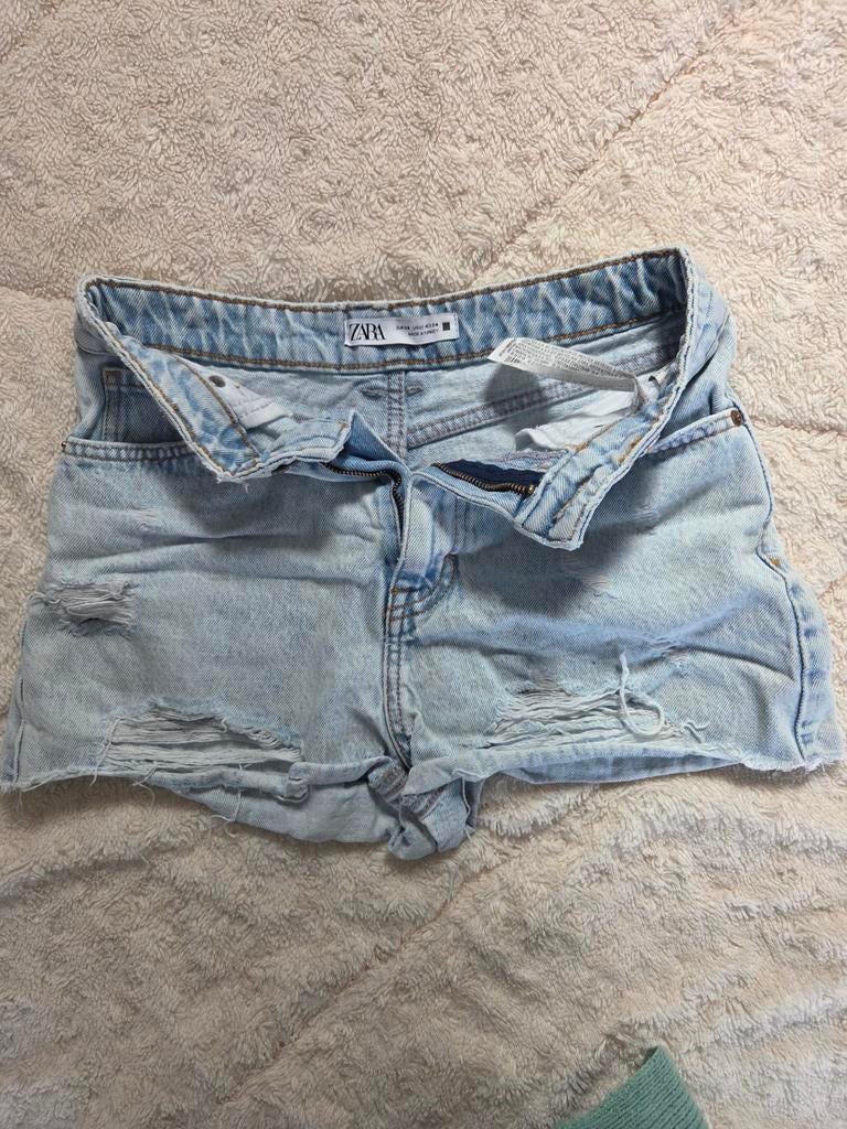 Zara denim shorts met scheuren - Maat 36 (S), Kleding | Dames, Blauw, Zara, Ophalen of Verzenden, Zo goed als nieuw