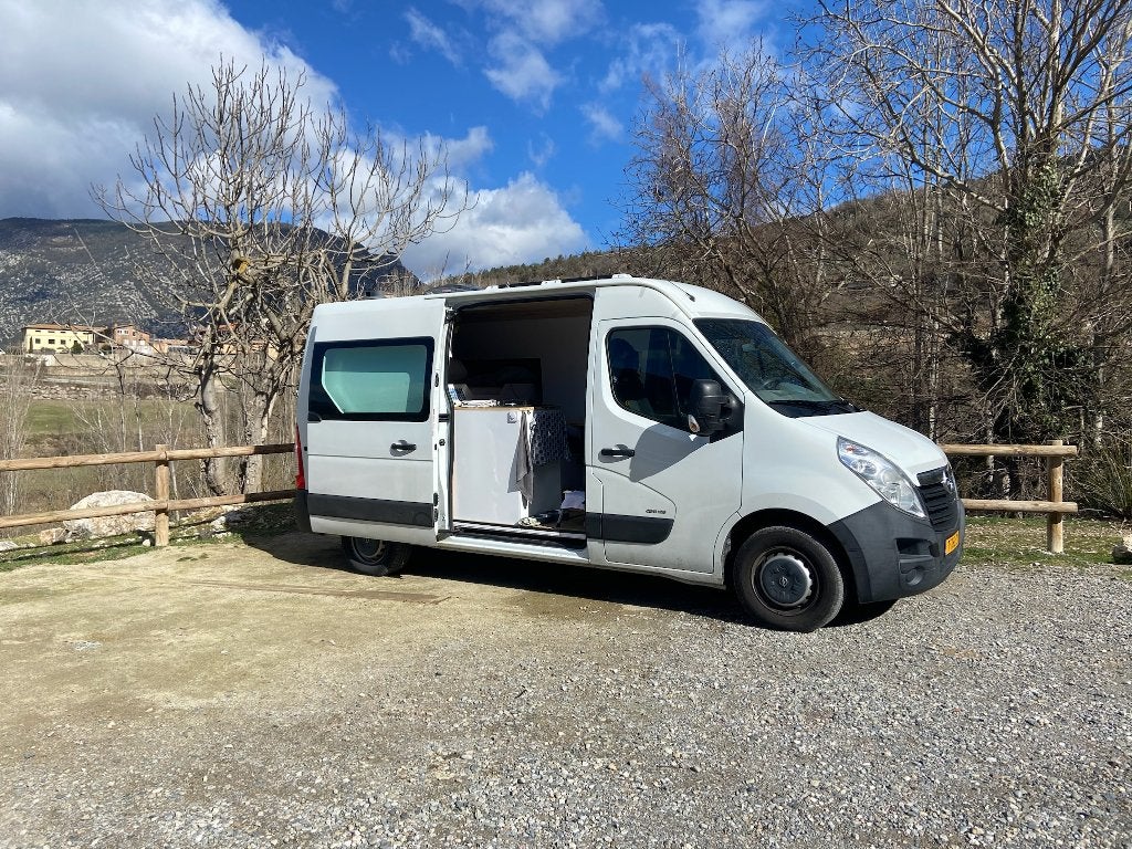 Mooie zelfbouw camper 3-persoons - Opel Movano L2H2, Overige merken, Buscamper of Camperbus, Half-automaat, Bestuurdersdeur
