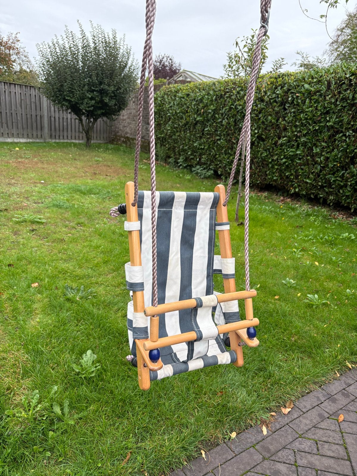 Houten babyschommel met gestreepte zitting, Ophalen, Gebruikt, Schommel