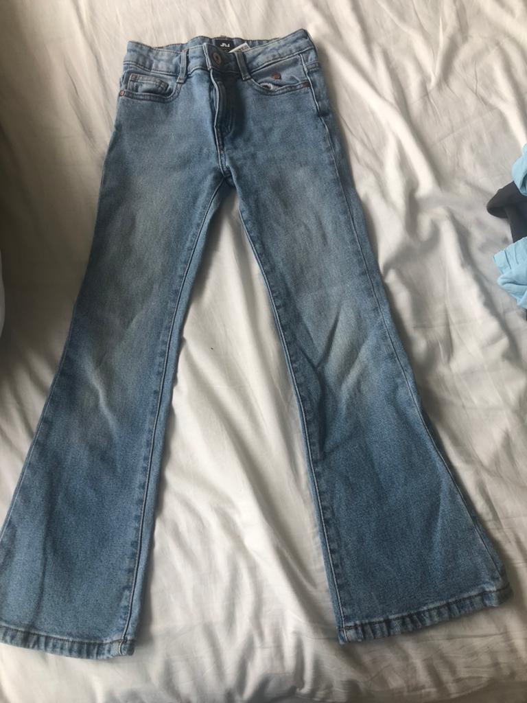 Mooie flared jeans, mt 134, JM, Ophalen of Verzenden, Zo goed als nieuw