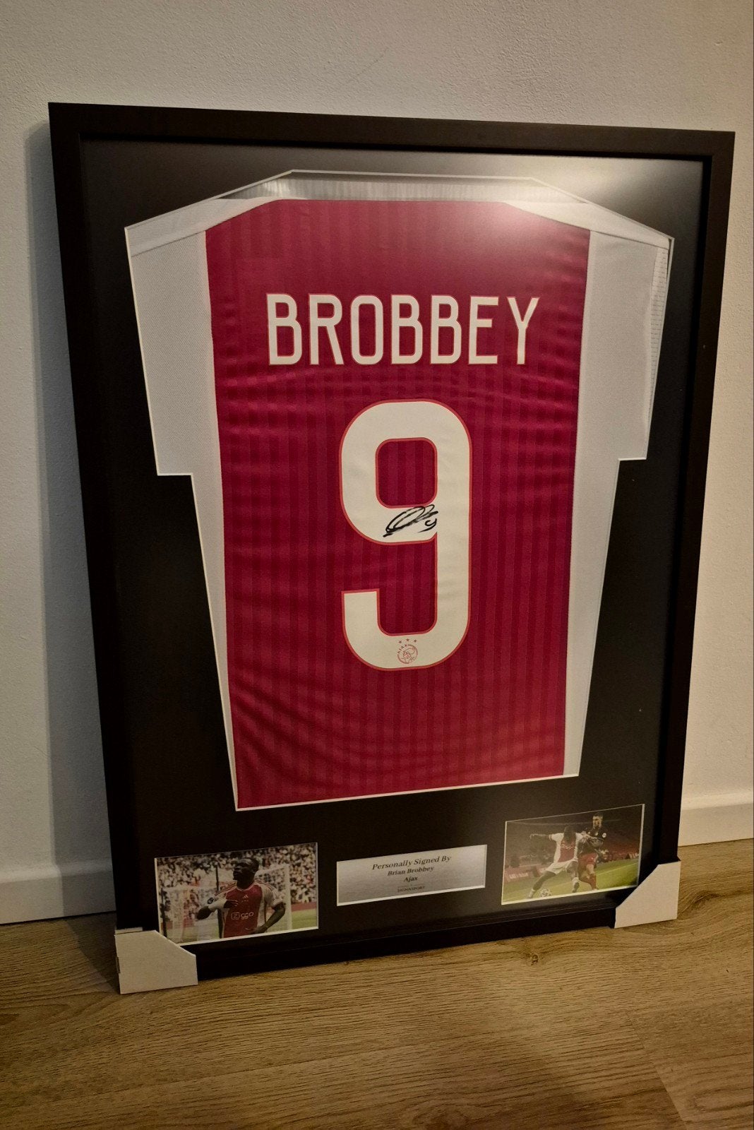 Ajax Brobbey shirt gesigneerd met certificaat in lijst, Ophalen of Verzenden, Nieuw, Ajax, Shirt