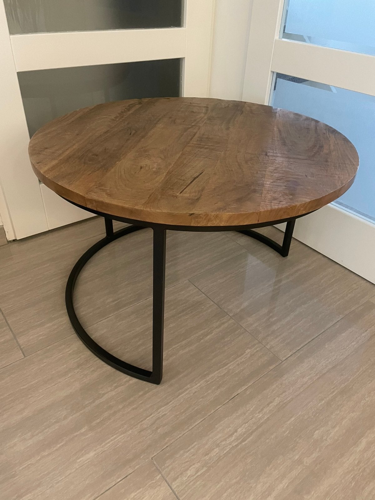 Mangohouten salontafel / bijzettafel, Ophalen, Rond, 50 tot 100 cm, Zo goed als nieuw