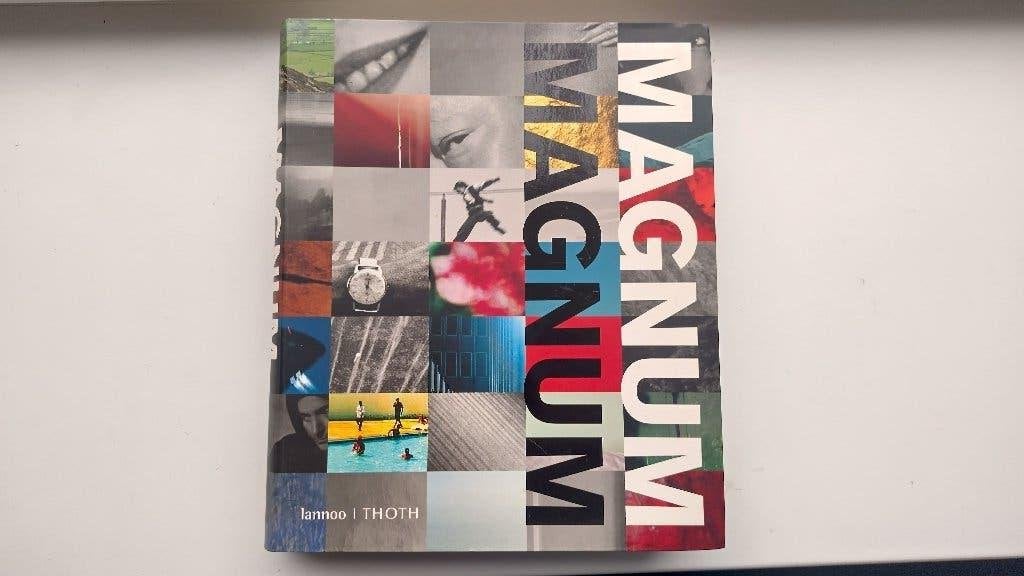 Magnum - Magnum. Met 413 foto's in kleur en duotoon, Fotografen, Diverse auteurs, Ophalen of Verzenden, Zo goed als nieuw
