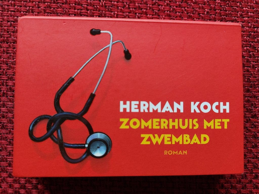Zomerhuis met zwembad - herman koch , dwarsligger 136, Ophalen of Verzenden, Zo goed als nieuw, Herman Koch