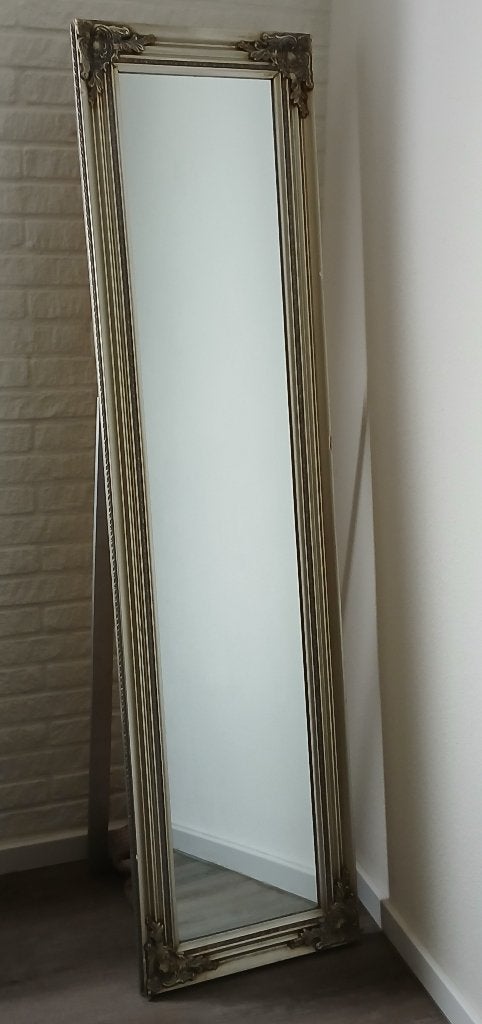 Grote staande pas spiegel met mooie sierlijke houten lijst., Ophalen, Minder dan 50 cm, Gebruikt, 150 tot 200 cm