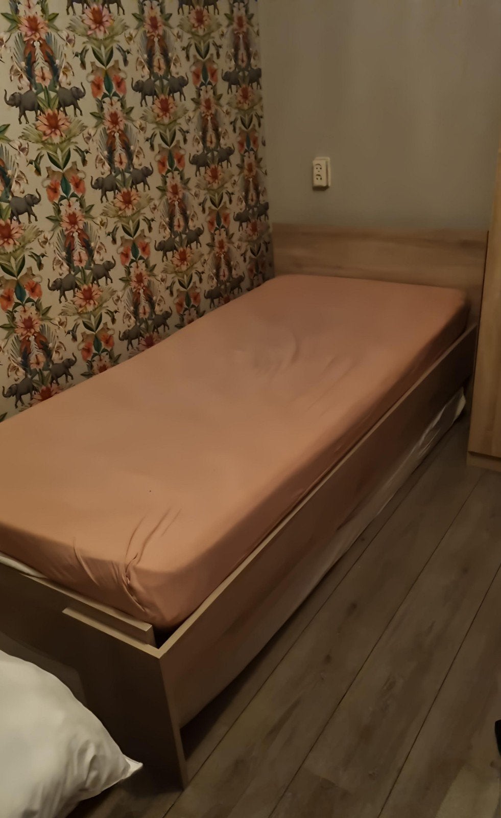 Eenpersoonsbed met lattenbodem, Ophalen, Gebruikt, 90 cm, 200 cm