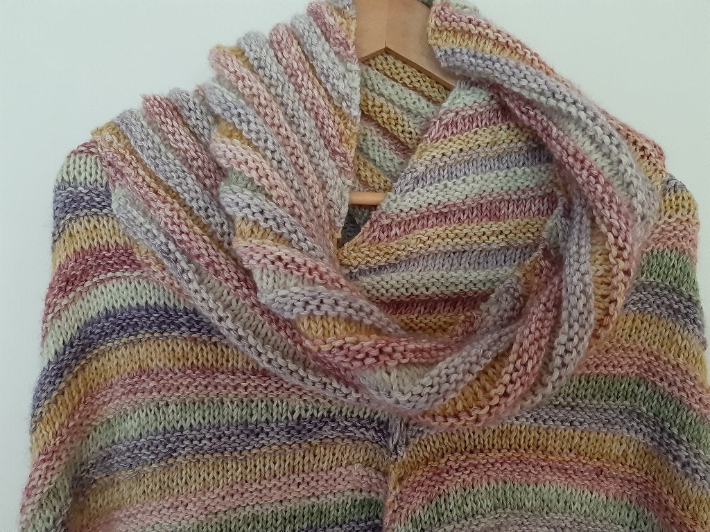 mooie nieuwe handgebreide poncho grote maat met losse kol, Overige kleuren, Maat 46/48 (XL) of groter, Nieuw, Ophalen of Verzenden