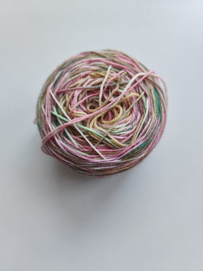 T.k. streng handgeverfd merino sokkengaren kleur roze/groen, Ophalen of Verzenden, Nieuw, Breien of Haken, Wol of Garen