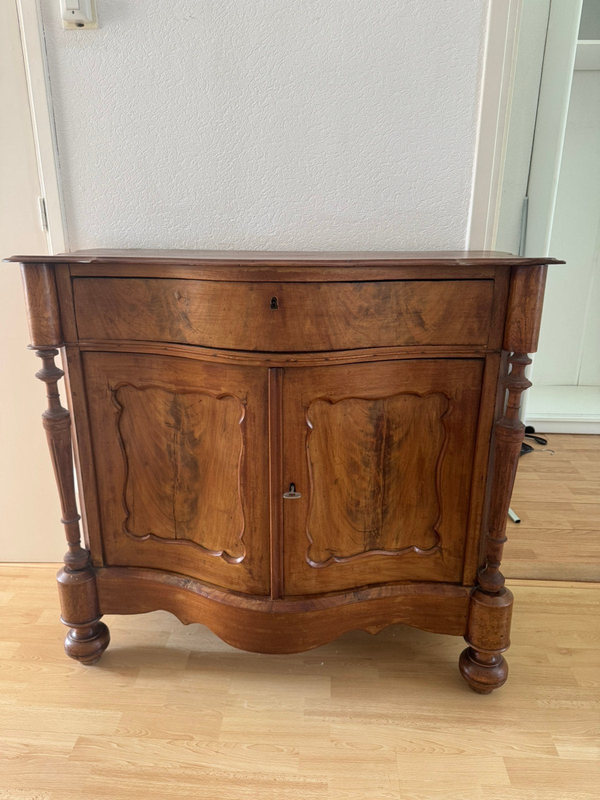 Oud antiek Frans kastje dressoir, Antiek en Kunst, Ophalen