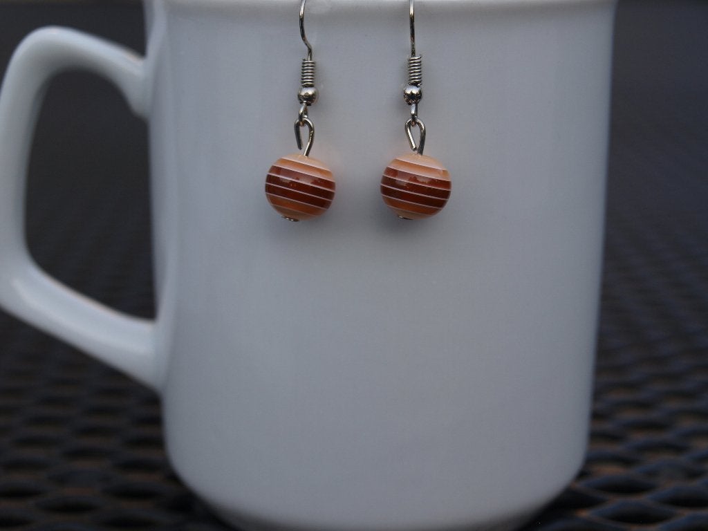 oorbellen bruin met zilverkleurige oorhaken, Sieraden, Tassen en Uiterlijk, Oorbellen, Overige materialen, Hangers, Bruin, Nieuw