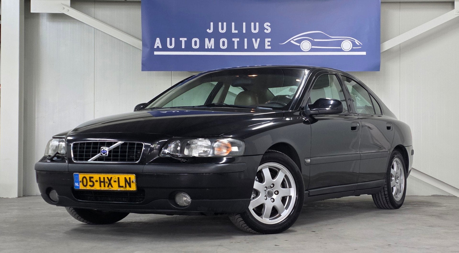 Volvo S60 2.4 T Geartronic 200pk Trekhaak Clima Nieuwe APK G, Gebruikt, Beige, S60, Zwart