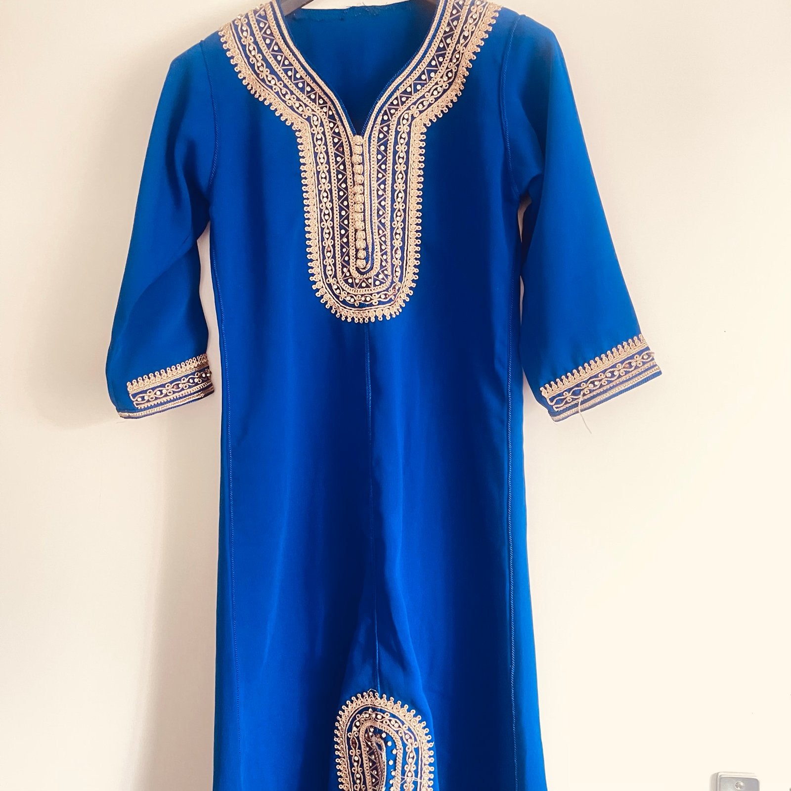 Prachtige blauwe kaftan voor 6/7 jaar met gouden borduursels, Ophalen, Zo goed als nieuw, Meisje