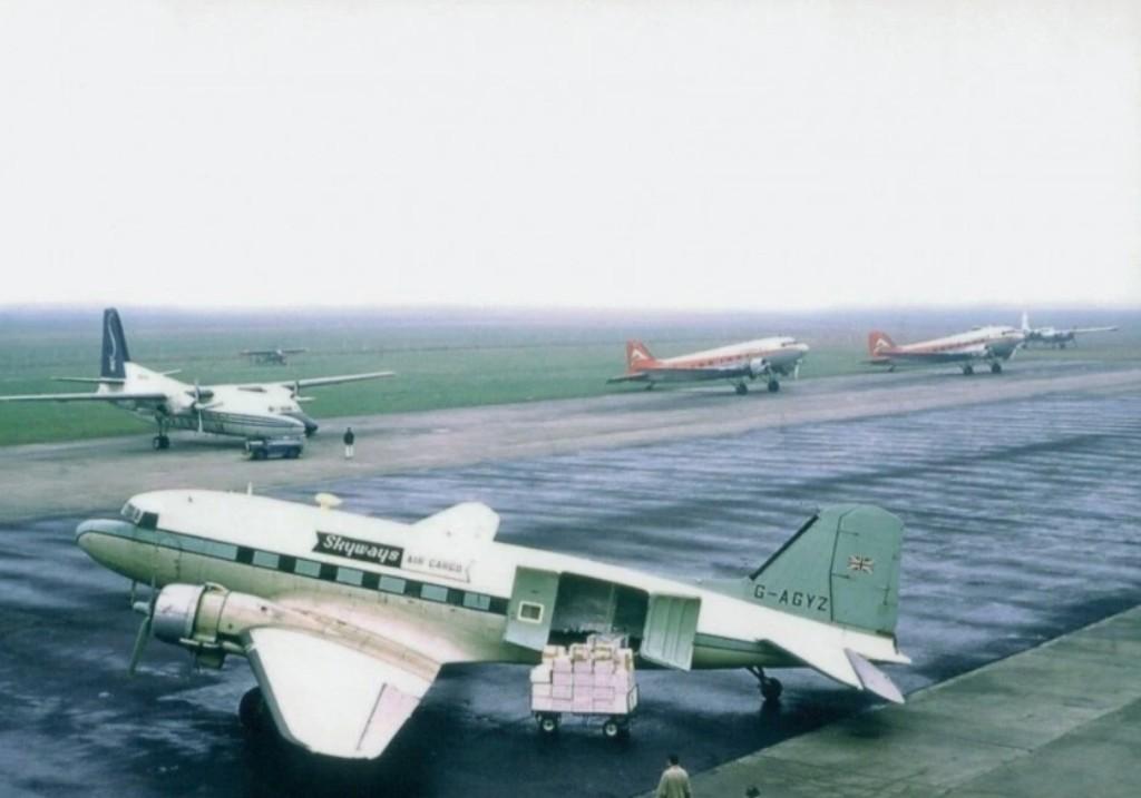 Skyways DC-3 Rotterdam Airport - ansichtkaart, Ophalen of Verzenden, Nieuw, Kaart, Foto of Prent