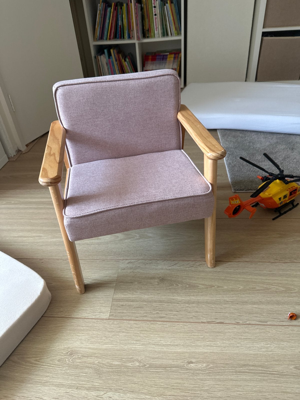 Kinderfauteuil roze met houten frame petit amelie, Kinderen en Baby's, Ophalen, Gebruikt, Overige typen