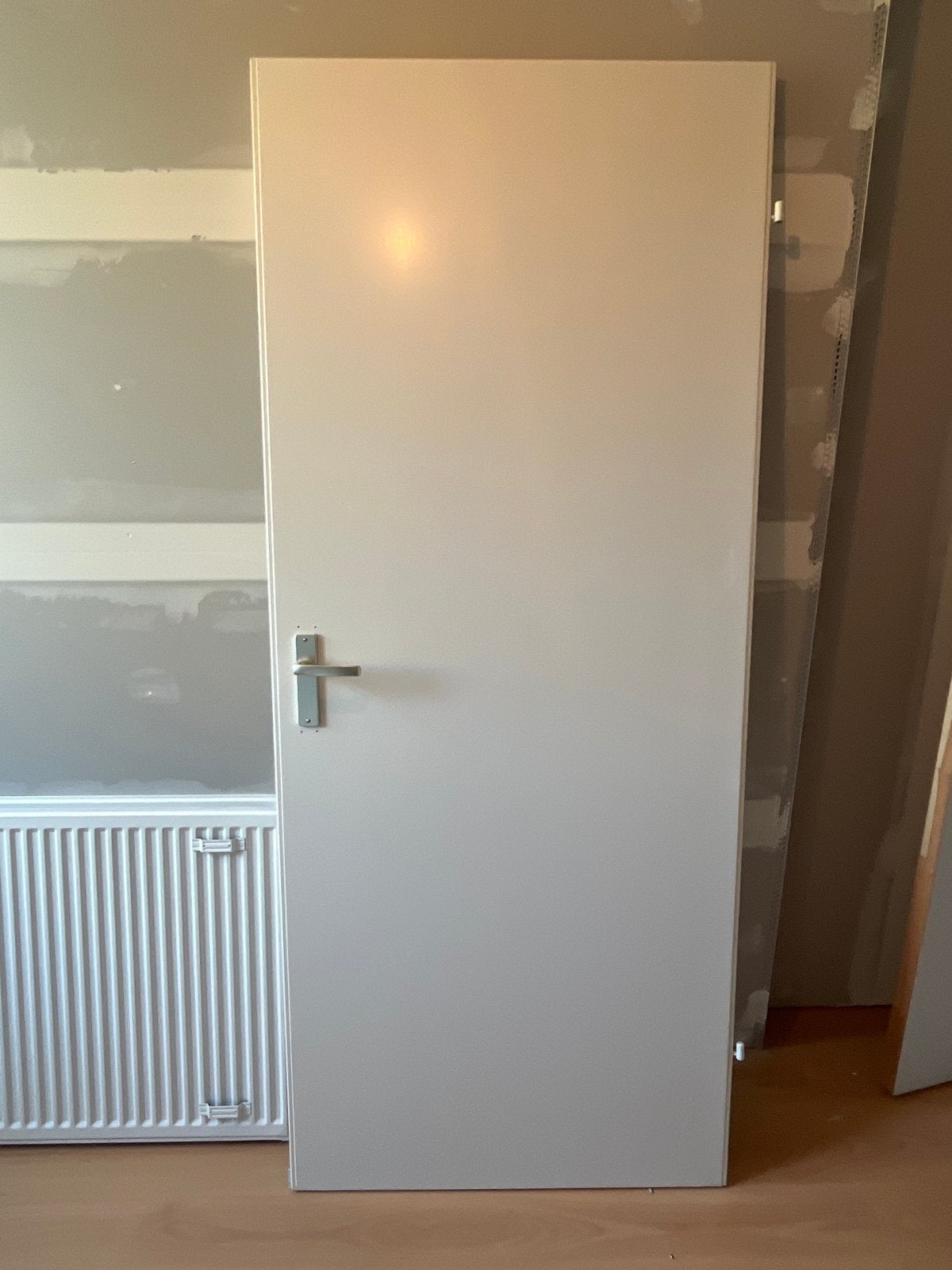 Gratis: Witte binnendeur met klink - Zo goed als nieuw, Doe-het-zelf en Verbouw, Ophalen, 80 tot 100 cm, Binnendeur, Zo goed als nieuw